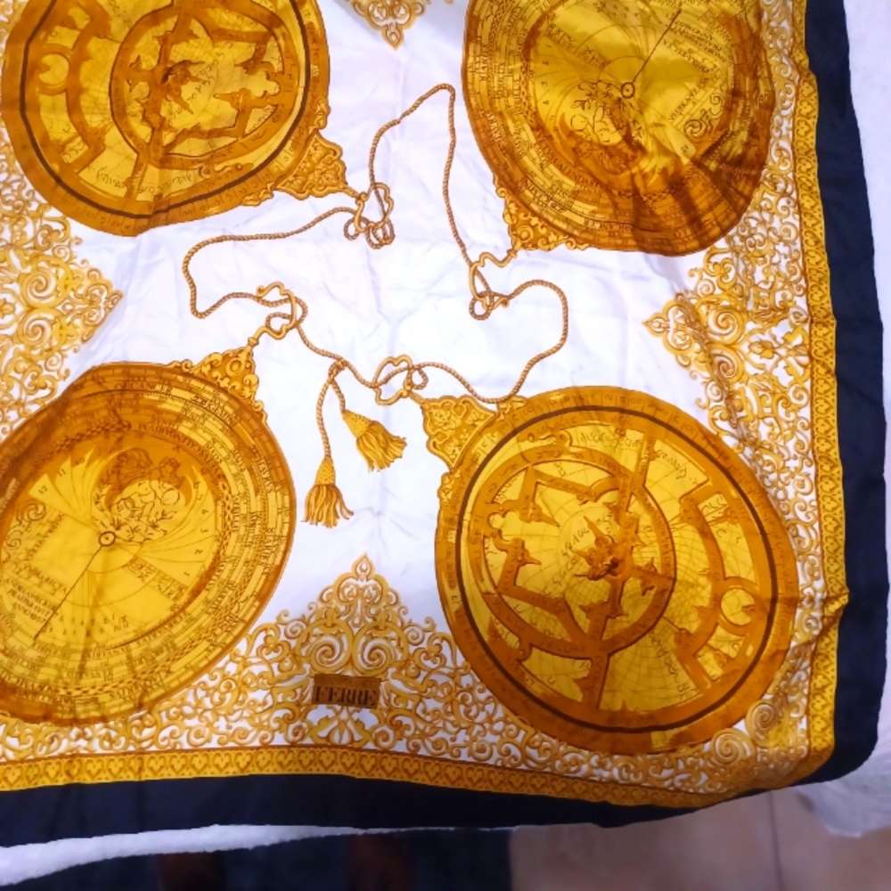 Ferre scarf